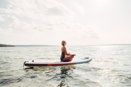 yoga-op-een-sup-board